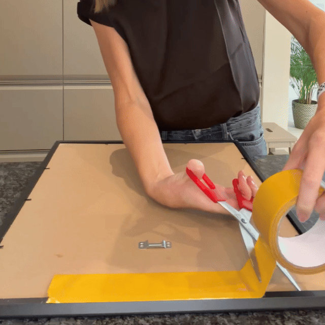 Valerox, ruban de fixation sans trou, femme coupant ruban adhésif avec holdster